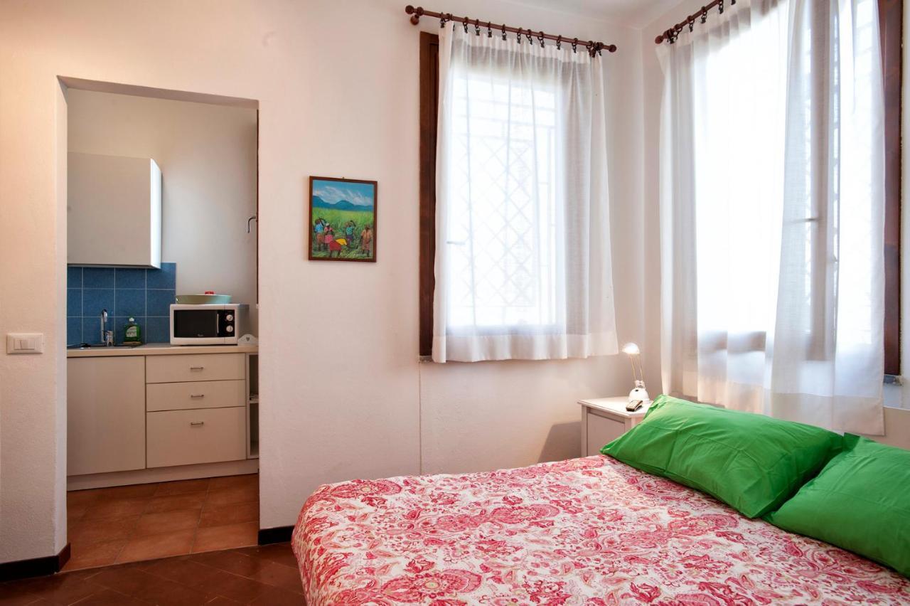Casa Vacanze Tana Della Volpe Ispra Exterior foto