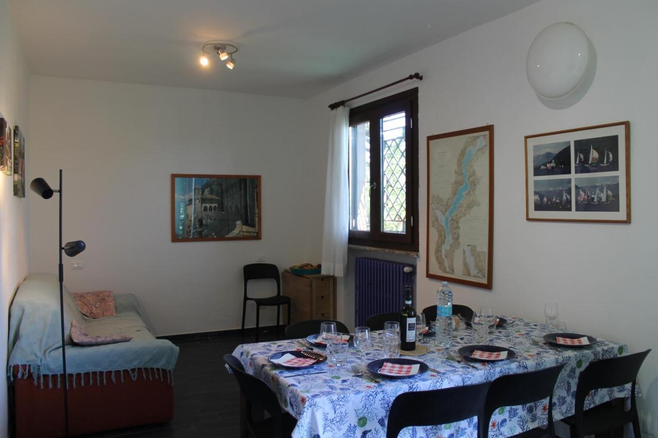 Casa Vacanze Tana Della Volpe Ispra Exterior foto