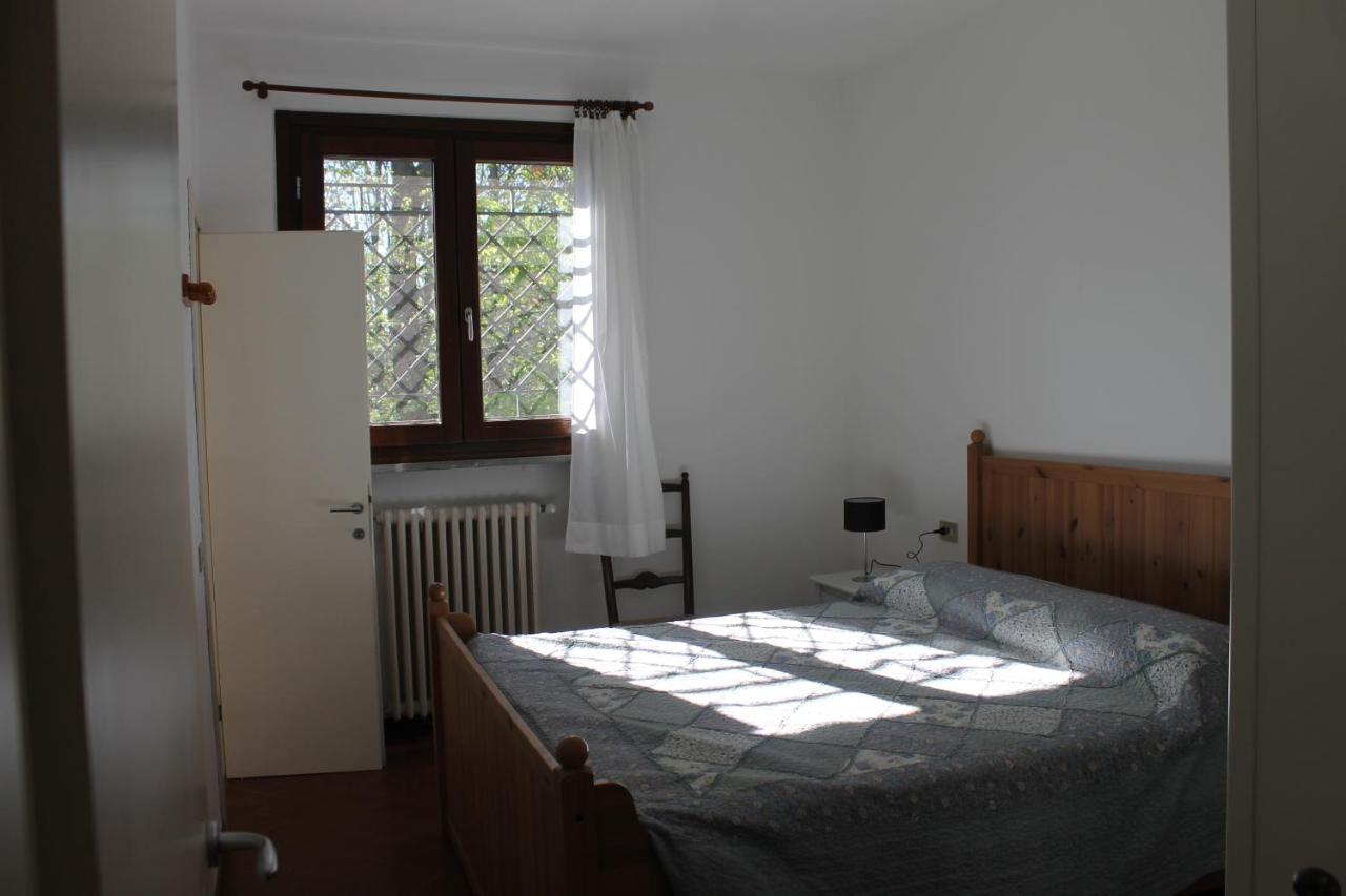 Casa Vacanze Tana Della Volpe Ispra Exterior foto