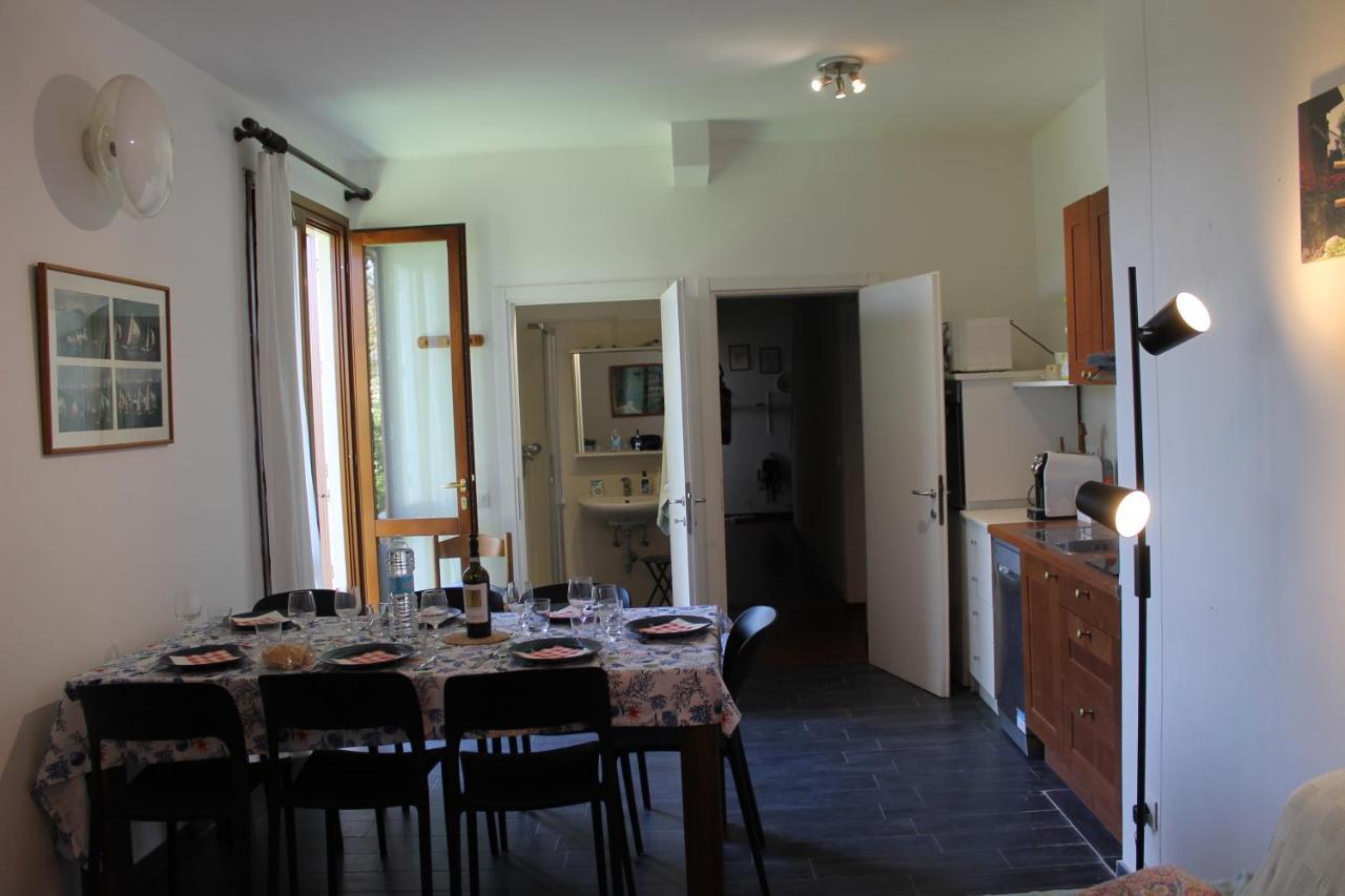 Casa Vacanze Tana Della Volpe Ispra Exterior foto