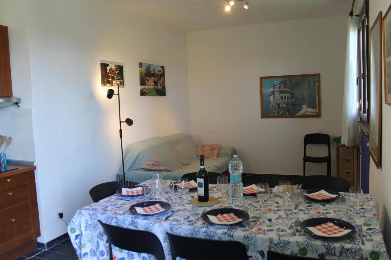 Casa Vacanze Tana Della Volpe Ispra Exterior foto