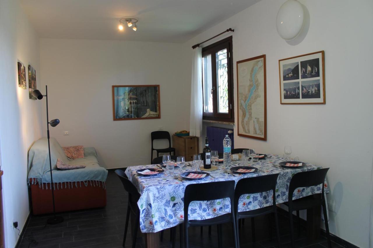Casa Vacanze Tana Della Volpe Ispra Exterior foto